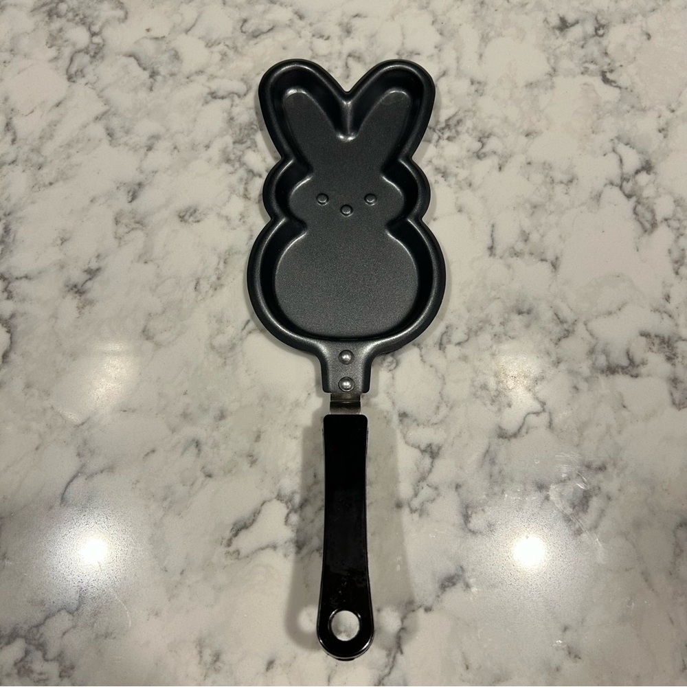 ‼️Peeps Bunny Pancake Skillet Pan‼️